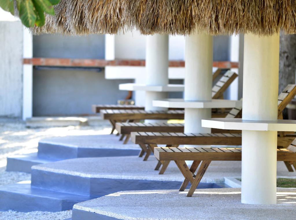 Allure Badian Beach Villa Buitenkant foto