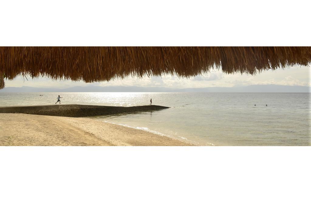 Allure Badian Beach Villa Buitenkant foto